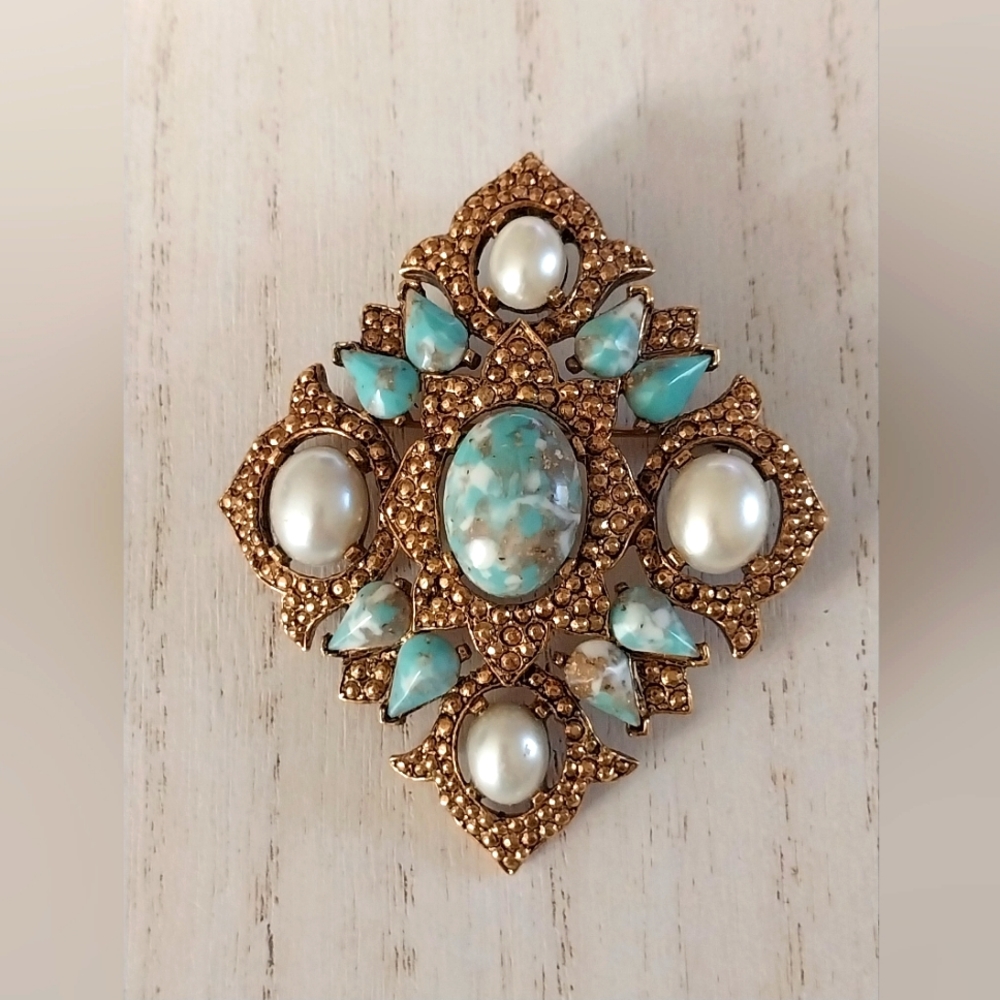 Vtg Sarah Coventry 1968 "Rememberance" Turquoise Pearl Brooch Quatrefoil Leaf